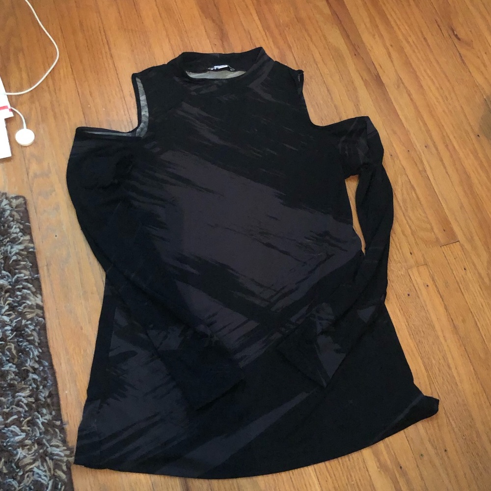 Cut out shoulder work out top